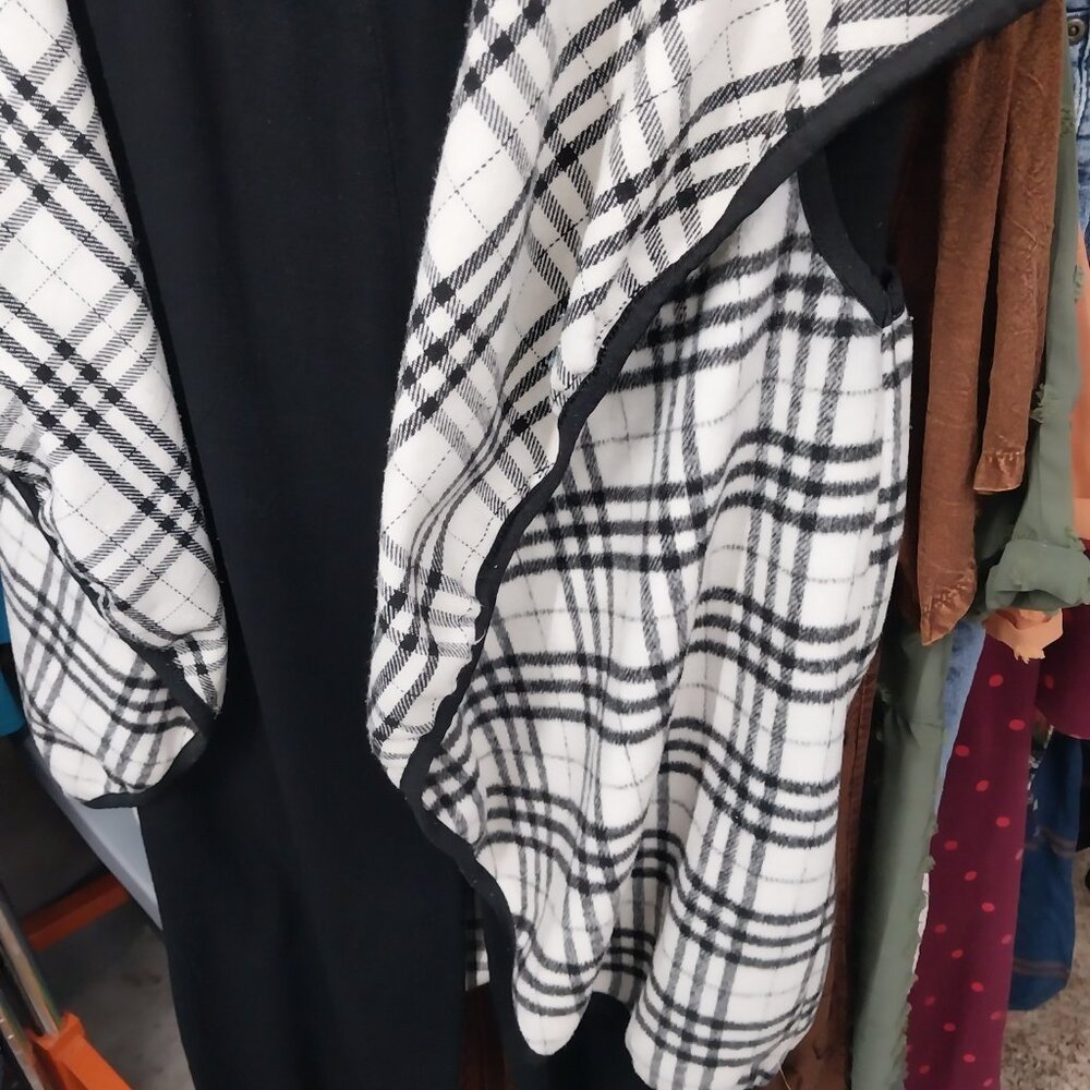 3007 Size L Linen Like Fringed Hem Black Pants and Matching Vest. - Picture 5 of 8